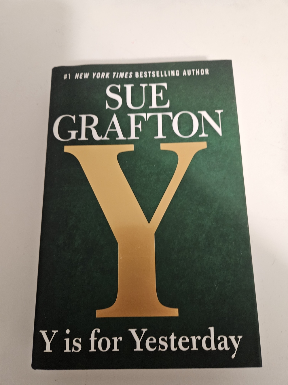 Sue Grafton "Y is for Yesterday" Book